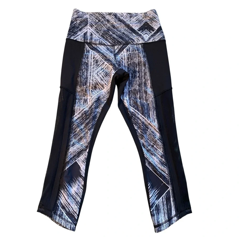Lululemon Hot To Street‎ Crop Legging Size 6 Black White Tight Fit Yoga